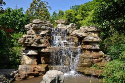 探索中國供應商 如何選擇優(yōu)質(zhì)假山生產(chǎn)廠家與合理價格策略